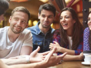 Луѓето повеќе зборуваат кога не зборуваат со зборови