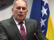 Министер правел пена-забава и загадил цела река