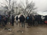 Пукање со огнено оружје и масовна тепачка во мигрантски центар