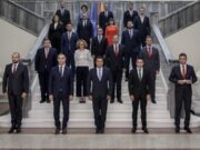 Новоизбраната влада со ветување дека ќе работи на економски развој и зголемување на минималните плати до крајот на мандатот