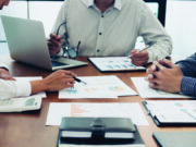 Овие бизниси заработуваат повеќе пари затоа што Американците остануваат дома