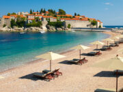 Зошто одењето по песок е здраво?