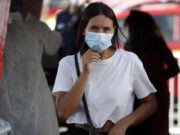 Решение на дилемата: Што повеќе штити маска или дистанца?