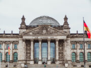 Масовни анти-корона протести во Берлин, повредени 18 полицајци при судир со демонстранти