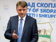 И покрај револуцијата на архитектите, Шилегов не се откажува од намерата за изгледот на Универзална сала