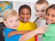 РОДИТЕЛИ, Ве молиме, забележете! НИКОГАШ НЕ СМЕЕТЕ ДА ГИ ИГНОРИРАТЕ ОВИЕ СИМПТОМИ КАЈ ДЕЦАТА