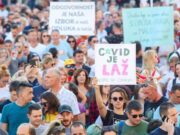 Голем протест против корона вирусот во Загреб: Доста е!