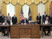 ПОТРЕБНА Е ИСКЛУЧИТЕЛНА ХРАБОСТ “Трамп проговори по историскиот договор, а потоа му се обрати на претседателот Вучиќ