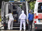 Во моментот низ болниците во Македонија се хоспитализирани 338 пациенти заразени со КОВИД19