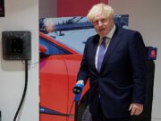 Ветерници за десет години ќе го напојуваат СЕКОЈ дом во Велика Британија: Борис Џонсон кажа на партиската конференција дека сака да ја направи Велика Британија „Саудиска Арабија на зелената енергија“