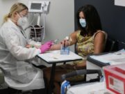 Ни требаат уште еден милион волонтери за испитувањата со вакцини КОВИД-19