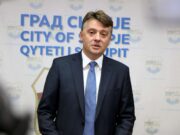 По пожарникарите, на протест и полицајците