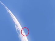 Снимено слетување на три непознати летала на Месечина