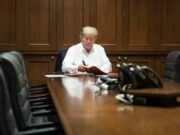 Трамп се налутил на својот соработник затоа што открил за медиуми дека тој е во критична здравствена состојба