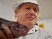 Борис Џонсон ќе се обиде да го „омекне“ Макрон за договорот за риболов