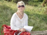Уште постојат луѓе кои гинат за идеали: Руската новинарка која се самозапали претходно праша дали нејзината смрт би ја однела Русија побрзо до посветла иднина?