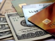 Зошто е подобро да користите платежна картичка отколку готовина?