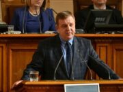 Каракачанов: Без надминување на говор на омраза и смена на историја, нема повлекување на блокада кон Македонија