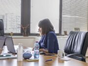 Царковска ја фали образовната платформа, но во пракса состојбата е сосема поинаква