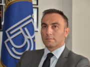 38-годишна жена искршила стакло од службено возило на Артан Груби