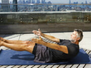 Вежби за стомак за мажи над 40 години (без болки во грбот)