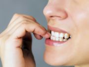 Што може да заклучите за луѓето кои грицкаат нокти?