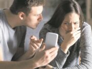 Пет сигнали дека вашиот партнер манипулира со вас