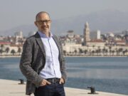 Алармантен виртуелен аутизам: Тргнете го детето од екран веднаш!