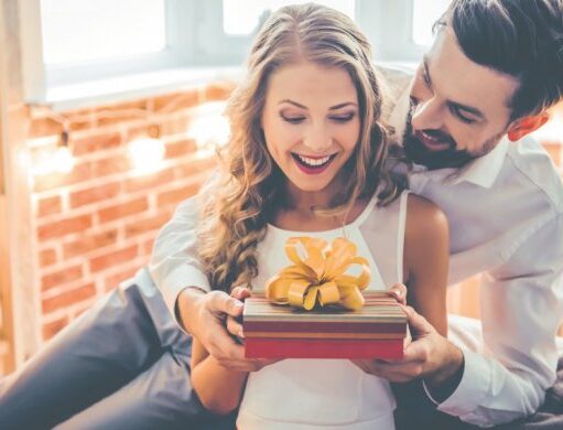 Љубовта не се покажува и освојува со подароци, туку…