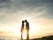 Идеална разлика во височина помеѓу маж и жена за совршен бакнеж