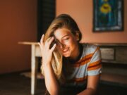 Десет карактеристики што ја прават жената „фатална“