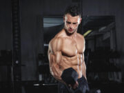 4 сложени вежби што ќе ви дадат масивни бицепс и трицепс