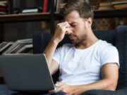 Неколку вежби за одморање на очите и превенирање главоболка