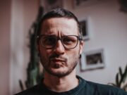 Анкета: Дали се посекси мажи со очила или без очила