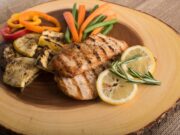 Многу е опасно да се јаде скара и сланина во овој период од годината