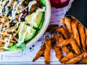 Протеинска бомба: Рецепт за салата со авокадо и туна