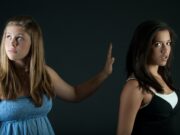 Како да откриете дали некој ви завидува?