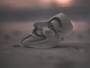 Правење компромиси, но до кога?