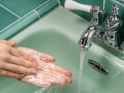 Заборавете на топла вода и сапун при миење на лицето!