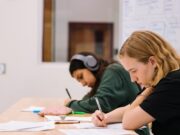 Студија: Девојчињата постигнуваат поголем успех во школо одошто машките деца