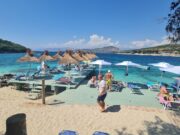 Албанија се попривлечна поради хотелскиот туризам и ефтиното сместување