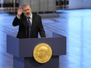 Руски нобеловец го продава медалот за помош на децата од Украина