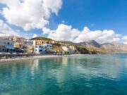 Не оставајте пешкири да чуваат место на грчките лежалки, ќе си платите казни!