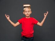 Како да го научите вашето дете да ги собира играчите после игра?