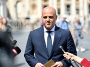 Ковачевски ќе ја забрани морската храна, бадемите и лешниците низ владините ресторани