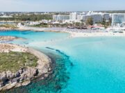 Ефтин одмор: Во оваа туристичка земја чадор и лежалка чинат само 150 денари