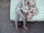 Спиењето во пижами или ноќници е задолжително за летното време