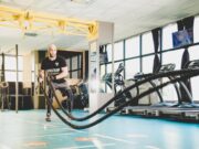 Луѓето кои тренираат заработуваат повеќе пари и се поуспешни во работата