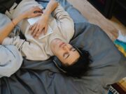 Како да го разладите телото додека спиете? Најдобрата поза за спиење во текот на летото