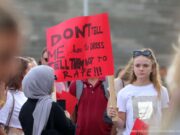 Протести против насилство врз жените и девојчињата ја преплавија Приштина и Тирана